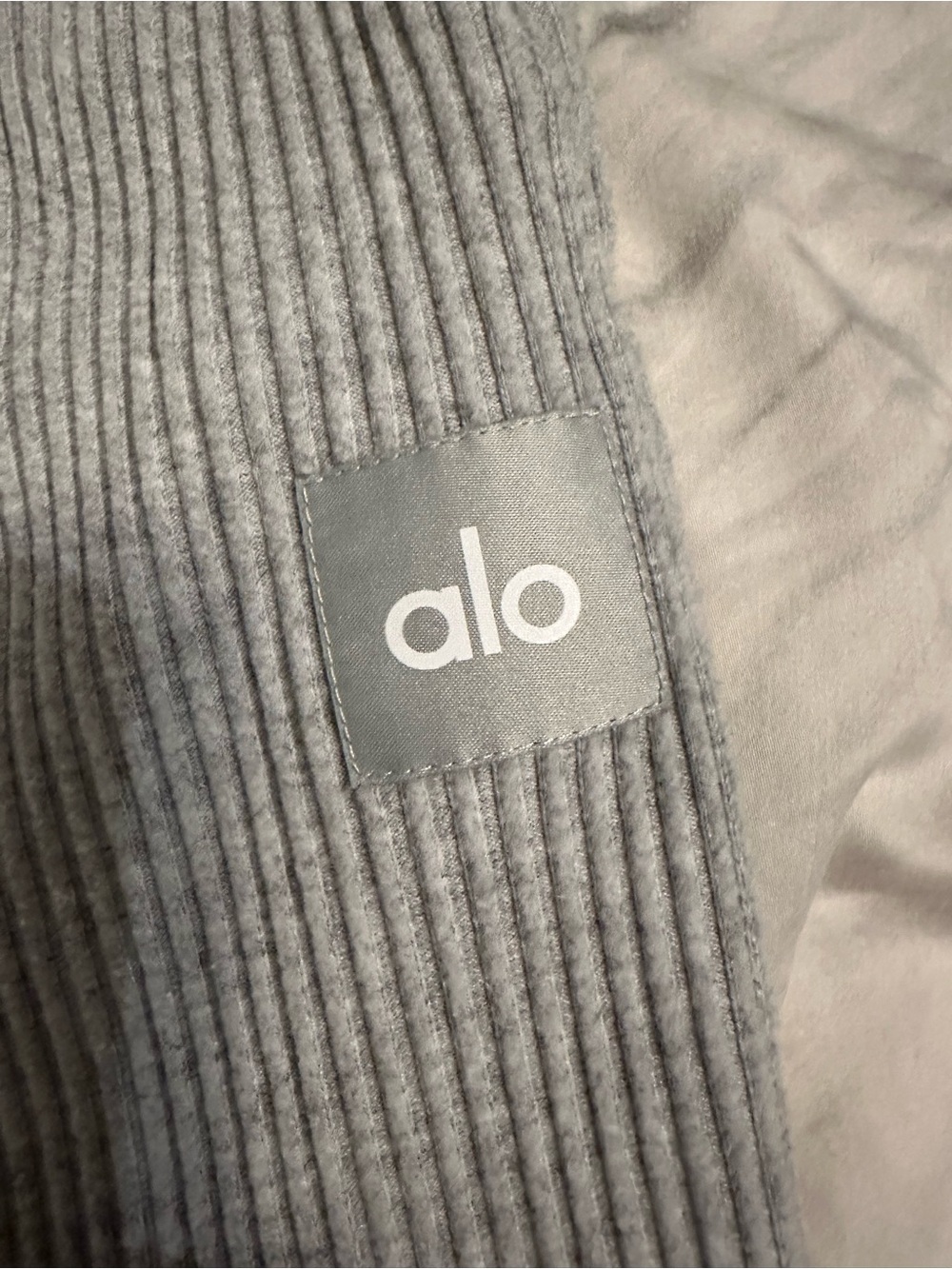 ALO Muse Light Gray Ribbed Drawstring Joggers - Picture 3 of 3